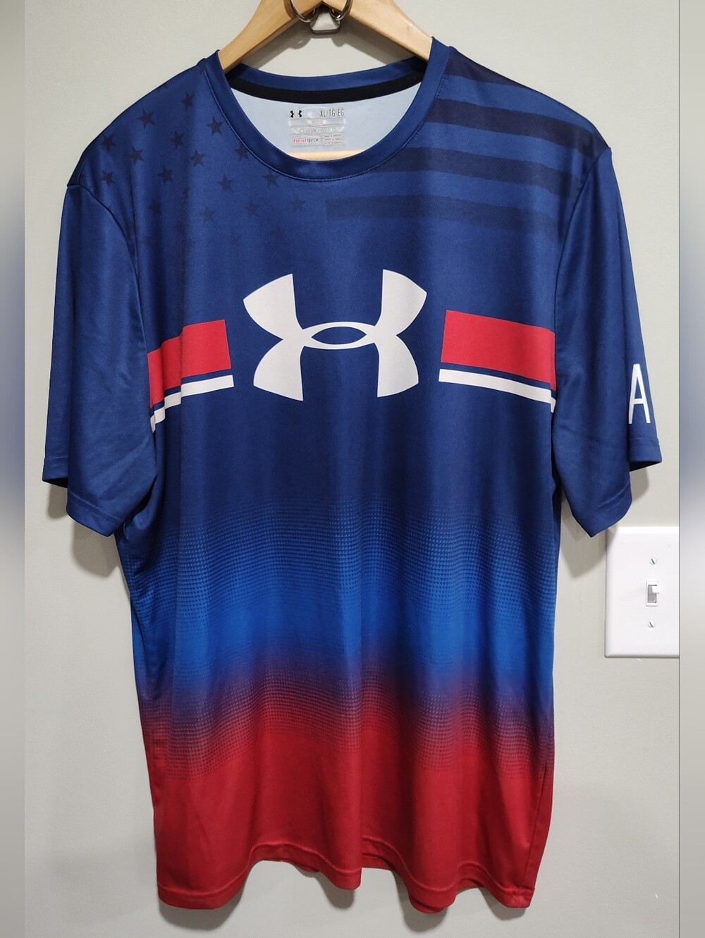 Under Armour USA Home Of The Brave Short Sleeve Heatgear T-Shirt, XL, Blue/Red